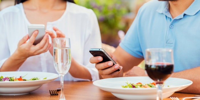 San Valentín bajo sospecha: búsquedas sobre infidelidad aumentan 45% en Chile