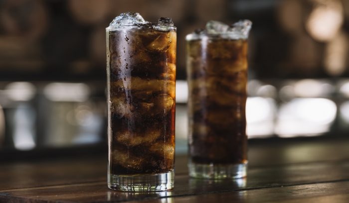 Se viene el Día de la Piscola: el brindis más chileno que sigue marcando época