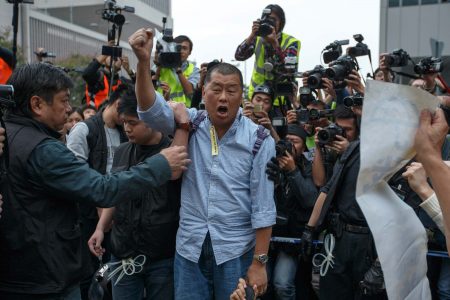 Jimmy Lai, el exmagnate de los medios y defensor de la democracia es condenado a 20 años de cárcel