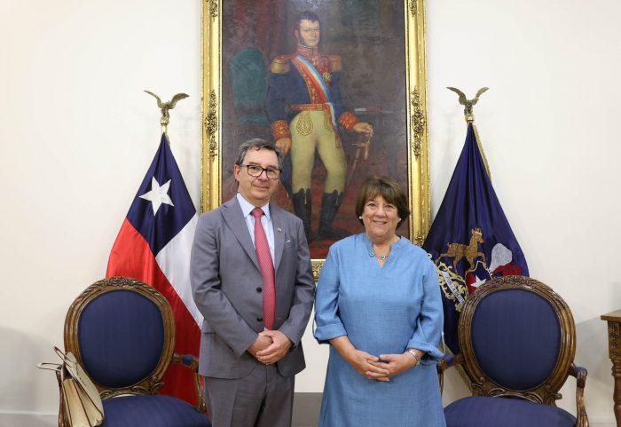 Delpiano y futuro ministro Barros se reúnen por tres horas para coordinar traspaso en Defensa