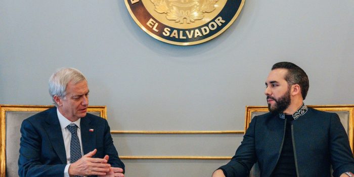 J. A. Kast y Bukele: ¿Cuándo deja de ser democrático un país?