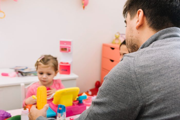 La ausencia de hombres en la educación inicial: una desigualdad invisible