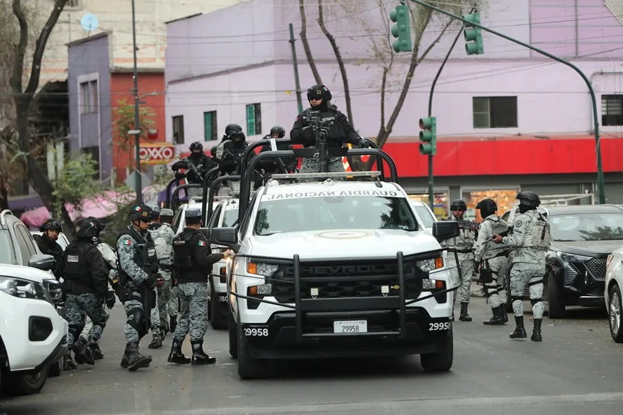 México despliega 10.000 militares tras ola de violencia por la muerte de “El Mencho”