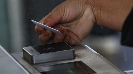 Pago Ágil en Metro de Santiago: desde el 13 de febrero de 2026 se podrá pagar con tarjetas bancarias
