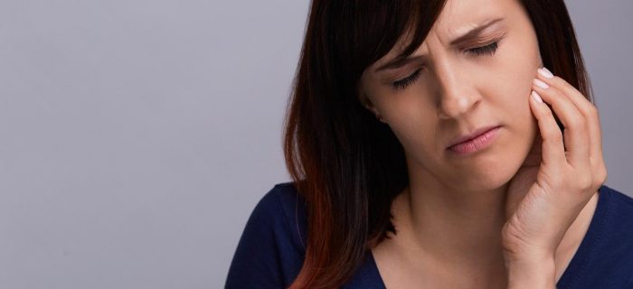 Estrés por regreso a clases y trabajo: cómo afecta la salud dental y aumenta el bruxismo