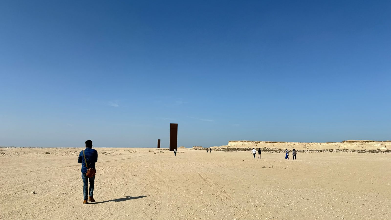 East-West/West-East, Richard Serra. 2014 instalación monumental en la reserva Brouq Nature, Qatar