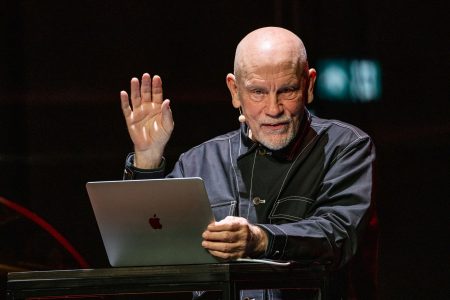 John Malkovich regresa a Chile con obra basada en textos de Roberto Bolaño