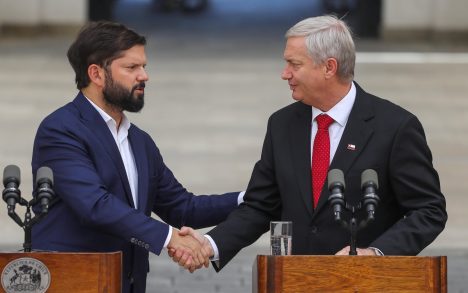 El tuit de Waissbluth que avivó el fuego en la batalla por el legado