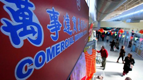 Los Ríos en tres flancos: plata fantasma, albergue móvil y barcaza frenada