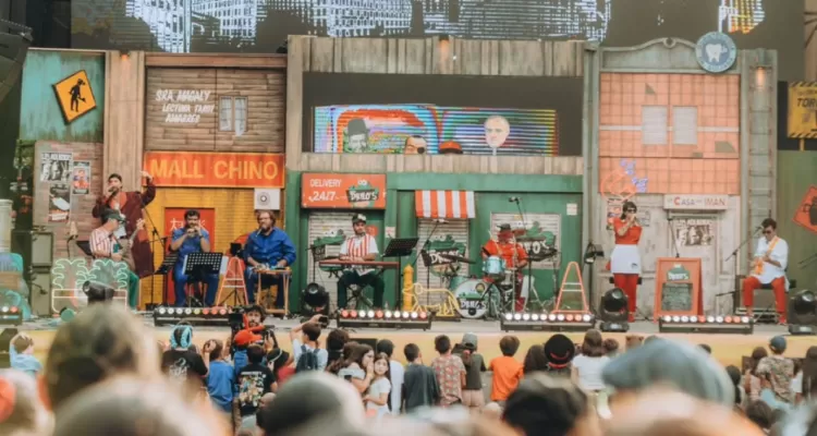 31 Minutos en Lollapalooza: "¿No ve que con su nuevo presidente ya se acabó la delincuencia?"