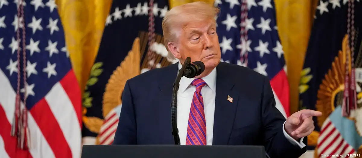 Trump amenaza con desplegar a ICE en los aeropuertos