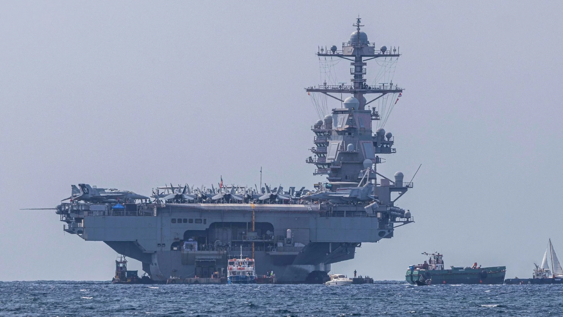 EE.UU. confirma incendio en portaaviones USS Gerald R. Ford y descarta vínculo con ataques de Irán