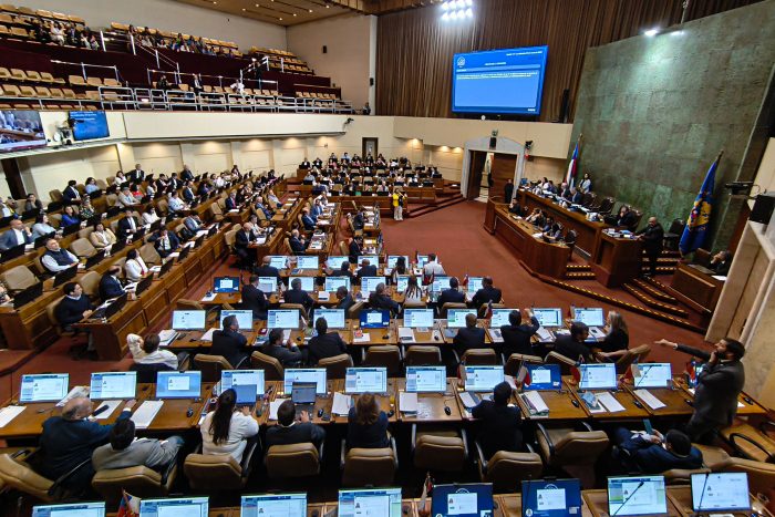 Parlamentarios denuncian vulneración de derechos laborales por despidos en el Congreso