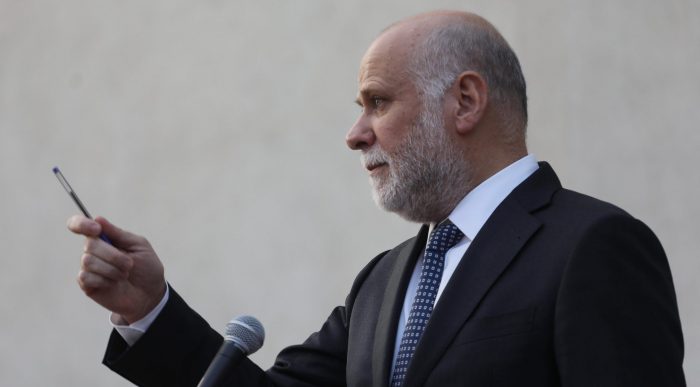 Gobierno acusa “mala señal” de Kast y respalda versión del Presidente Boric por cable chino