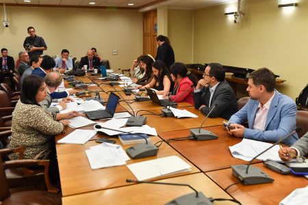 Sala vota reforma política con indicación que abre puerta a fusiones de partidos en disolución