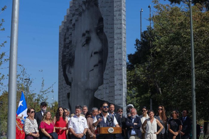 General Baquedano y Gabriela Mistral: juntos pero no revueltos en Plaza Italia