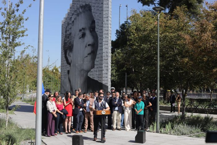 Presidente Boric recordó a Kast en inauguración de homenaje a Mistral: “Por Chile todo vale la pena”