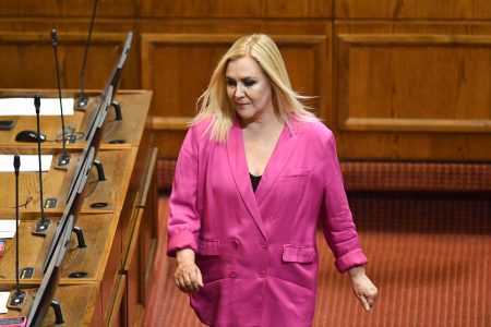 Jiles culpa a ministro Alvarado tras fallida presidencia de la Cámara: "Logró pirquinear votos"