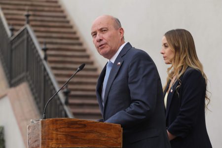 Ministro Quiroz debuta en Hacienda: revela débiles cifras fiscales y analizarán alza del petróleo