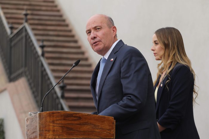 Ministro Quiroz debuta en Hacienda: revela débiles cifras fiscales y analizarán alza del petróleo