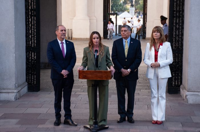 Gobierno activa comité “Equipo Chile Sale Adelante” ante presión por el alza de combustibles