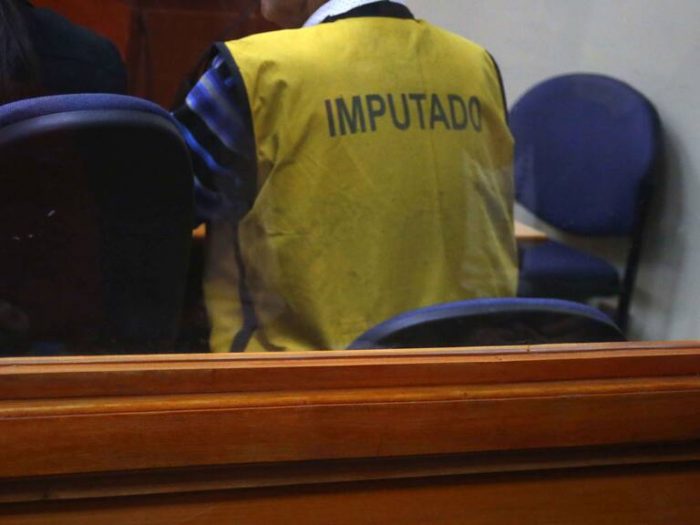 Formalizan como encubridor de homicidio a conductor que dejó cadáver frente a casa de alcaldesa