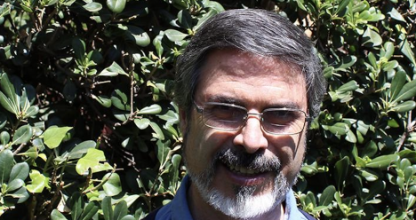 "Teselas" de Víctor Alegría: lírica y pintura