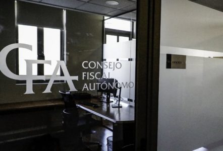 CFA: desvío fiscal de 2025 “plantea desafíos relevantes para la credibilidad de la regla fiscal”