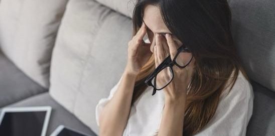 Cortisol alto: señales de alerta, qué exámenes lo detectan y cómo evitar sus efectos en la salud