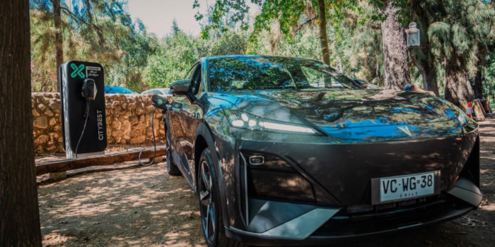 Electromovilidad llega al enoturismo: inauguran HUB de carga eléctrica en Hacienda Los Lingues