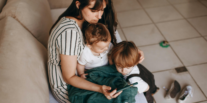 Maternidad y longevidad: estudio apunta que tener 2 o 3 hijos enlentece el envejecimiento