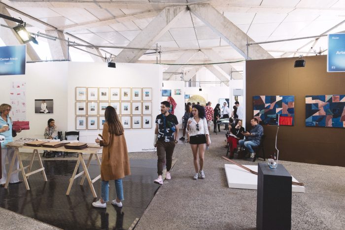Feria Ch.ACO celebra 16 años con un homenaje a la "Loca Geografía" de Chile y más de 250 artistas
