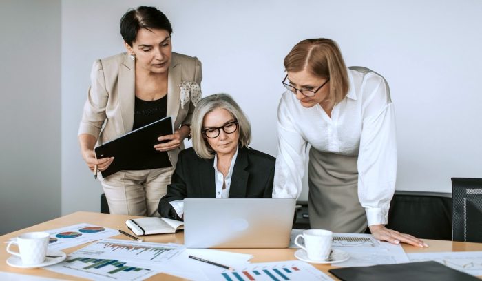 Empresa supera el 50% de mujeres en cargos de liderazgo y avanza en los niveles ejecutivos