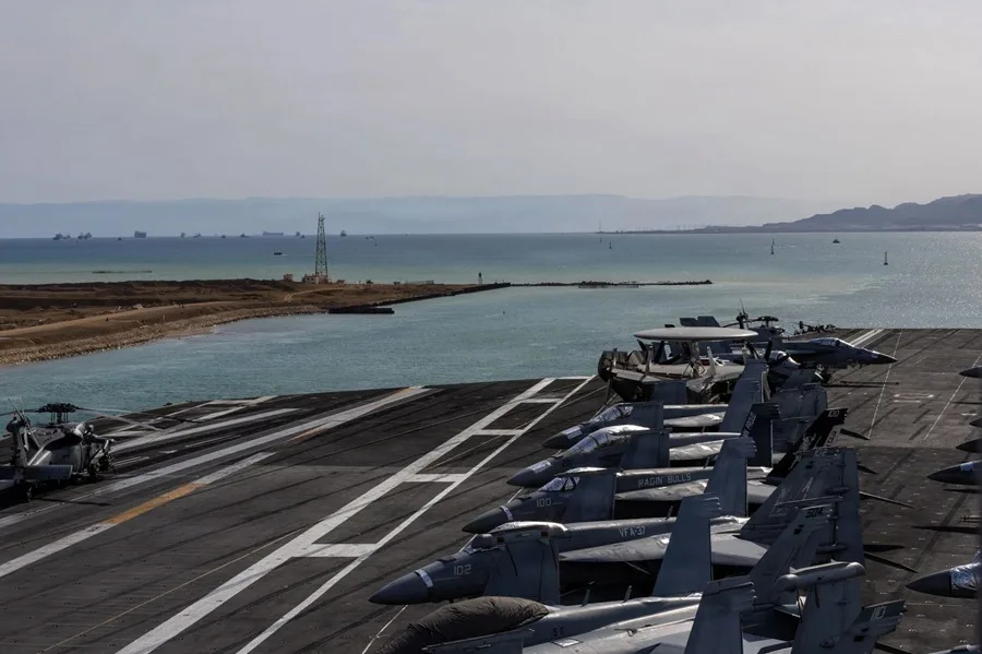 USS Gerald R. Ford abandona la zona tras dos incendios que afectaron a su tripulación