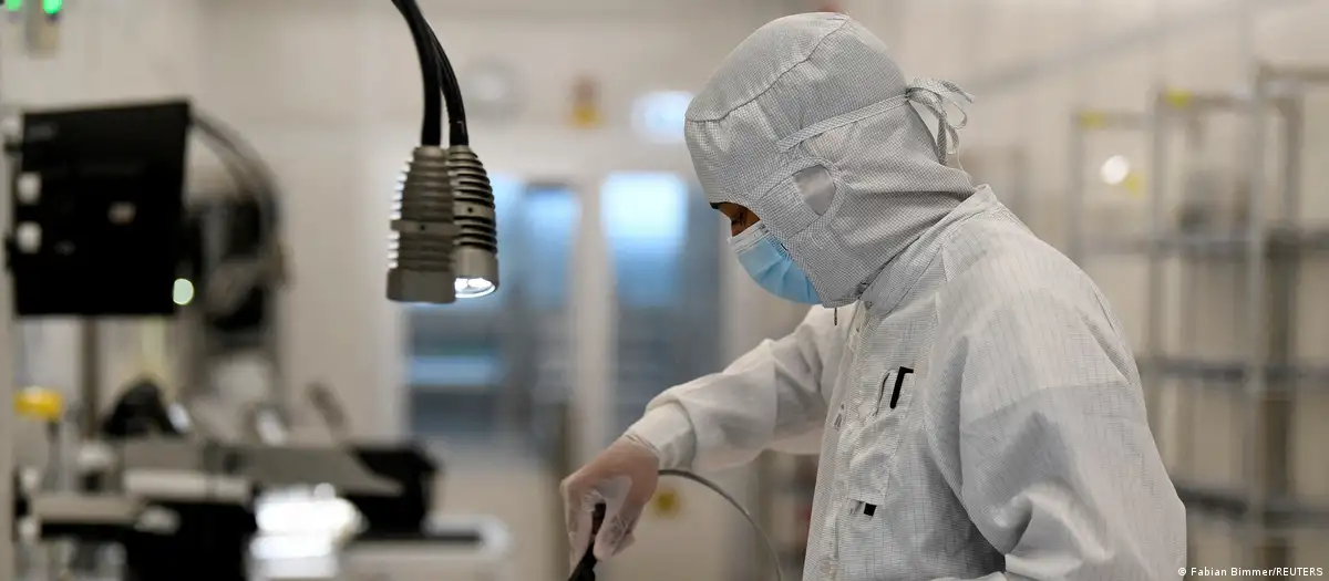 Guerra en Irán pone en riesgo el suministro de helio y chips