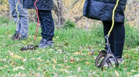 Hobby Dogging: la tendencia viral de pasear perros imaginarios que genera debate en redes