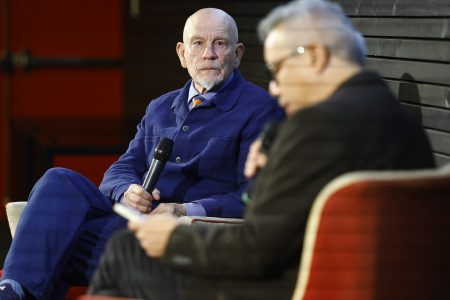 John Malkovich en UDP: "Una identificación arrogante con la ideología puede ser peligrosa"