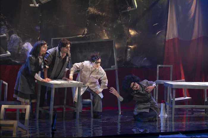 “La Pequeña Historia de Chile” de Marco Antonio de la Parra: una patria creada por decreto