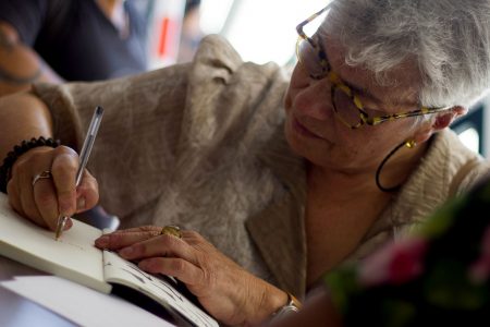 Presentación del libro "Entre puntos de lectura" de Soledad Bianchi