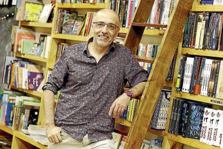 Funeral de escritor Sergio Gómez será en Temuco