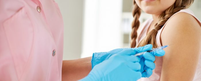 ¿Te corresponde la vacuna contra el VPH? Revisa la edad y dónde es gratis en Chile