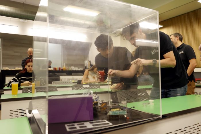 Equipo chileno enviará experimentos tecnológicos y biológicos a la Estación Espacial Internacional