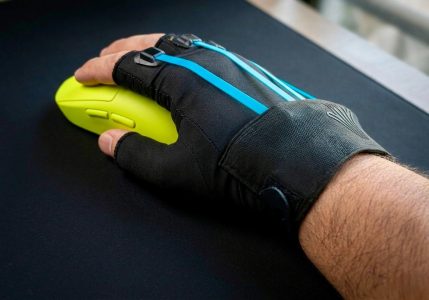 Startup chilena desarrolla guante biomecánico para reducir lesiones por gaming y trabajo de oficina