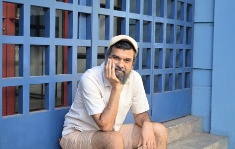 "El Hombre Pájaro" de Prabhat Deva: buscadores de la perfección espiritual