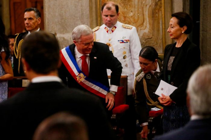 Al Presidente Kast de nuevo se le cayó la piocha de O’Higgins: historiadores cuentan anécdota y mito