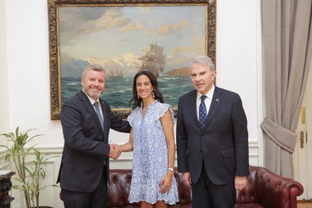 Mesa del Senado se reunió con bancada republicana: llamaron al diálogo político