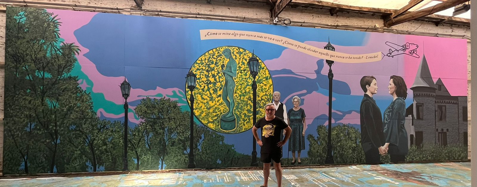 Artista Arturo Duclos presenta nuevo mural en barrio Lastarria