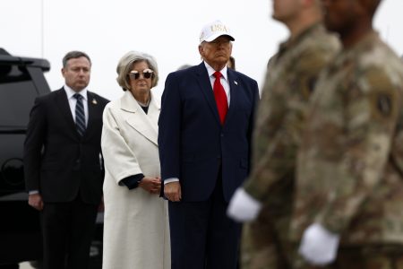 Trump asegura que próximo líder supremo de Irán "no durará mucho" sin su aprobación