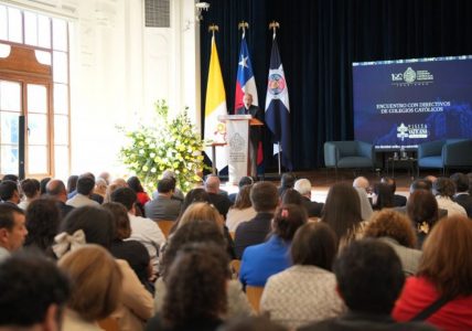 Cardenal José Tolentino de Mendonça durante visita a Chile: "Sin identidad no hay educación"