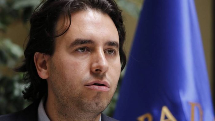 Senador Mirosevic advierte peligro de gobernar vía decretos: “Eso nunca ha terminado bien en Chile”